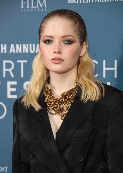 Ellie Bamber photo
