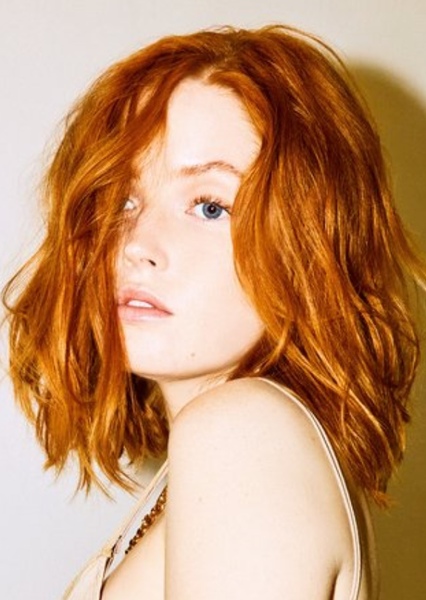 Ellie Bamber photo