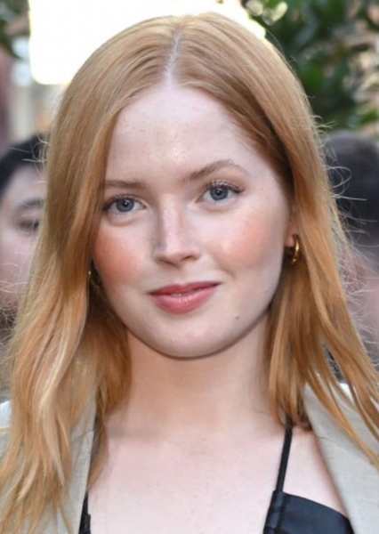 Ellie Bamber photo