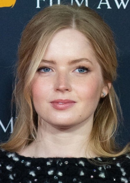 Ellie Bamber photo