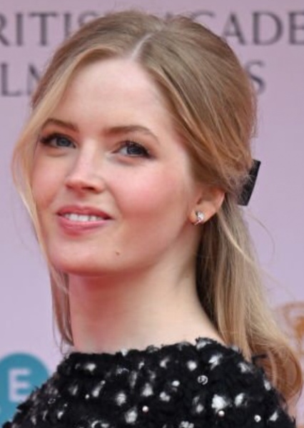 Ellie Bamber photo
