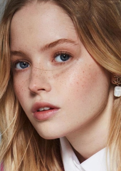 Ellie Bamber