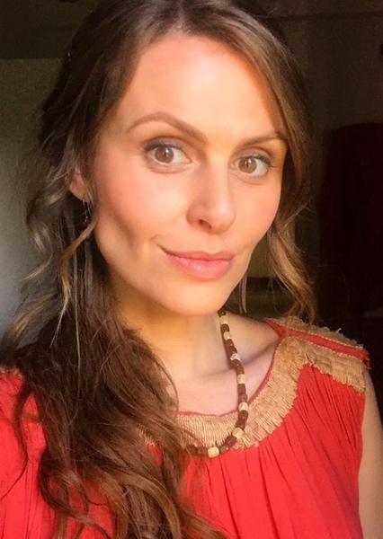 Ellie Taylor photo