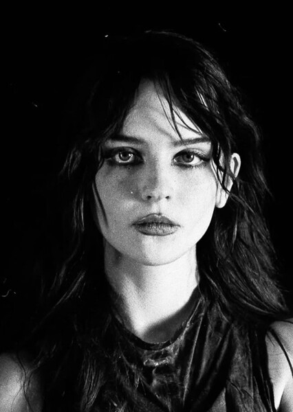 Ellie Thatcher photo