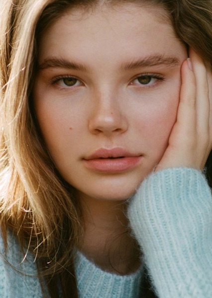 Ellie Thumann photo