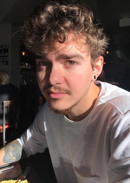 Elliot Fletcher photo