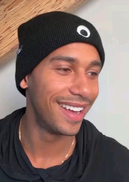 Elliot Knight