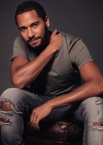 Elliot Knight photo