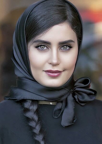 Elnaz Shakerdoost