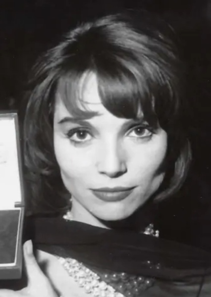 Elsa Martinelli photo
