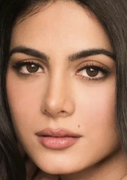 Emeraude Toubia photo