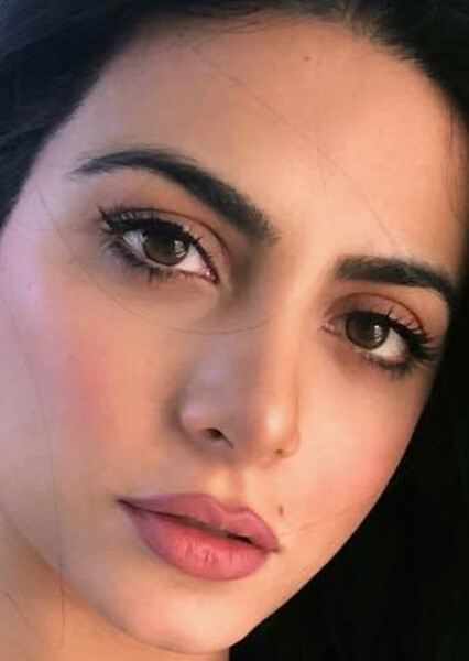 Emeraude Toubia photo