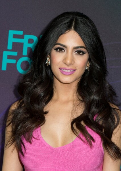 Emeraude Toubia photo