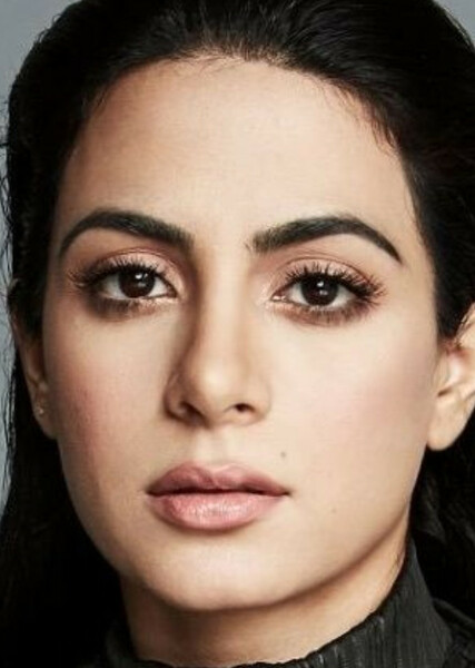 Emeraude Toubia photo