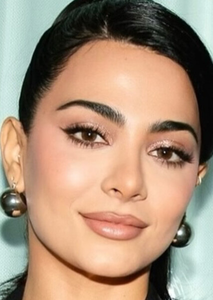 Emeraude Toubia photo
