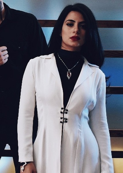 Emeraude Toubia photo