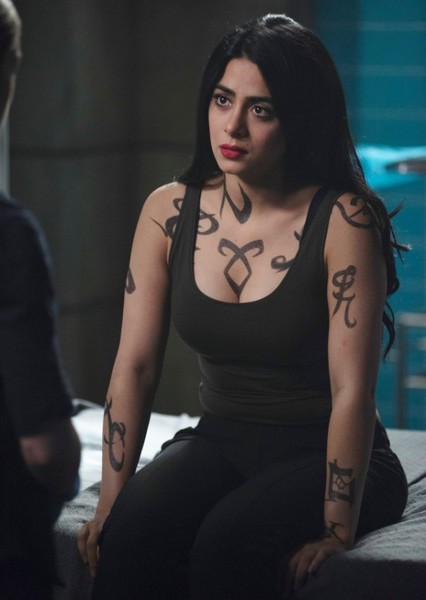Emeraude Toubia photo