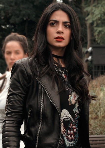 Emeraude Toubia photo