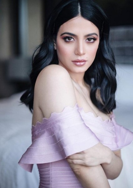 Emeraude Toubia photo