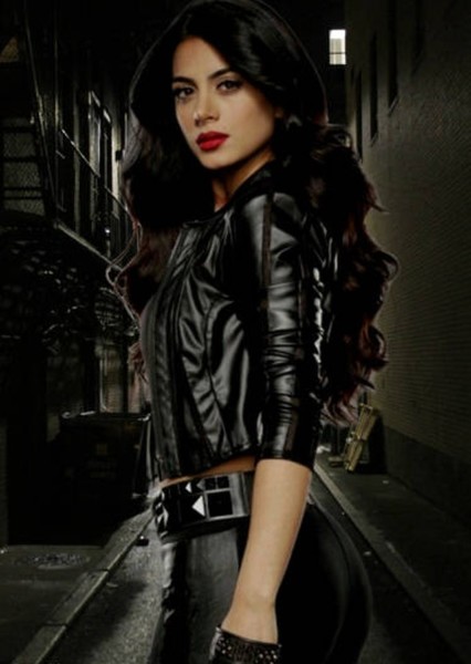 Emeraude Toubia photo