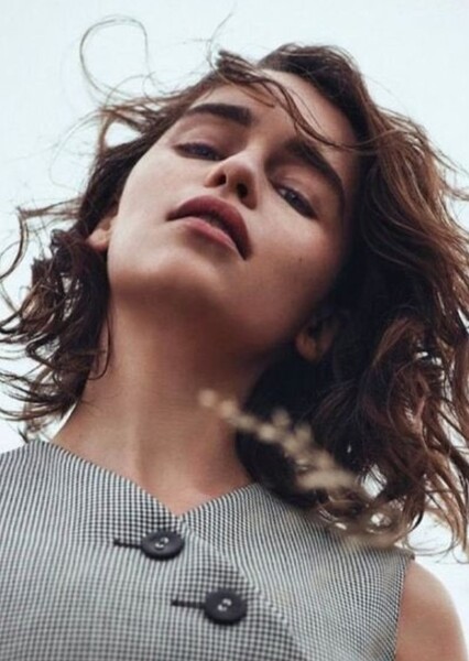 Emilia Clarke photo