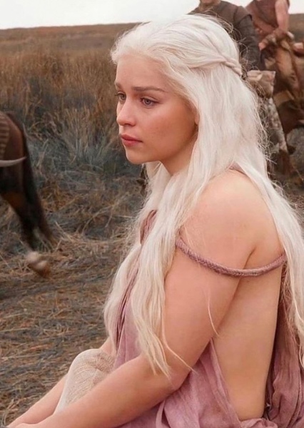 Emilia Clarke photo