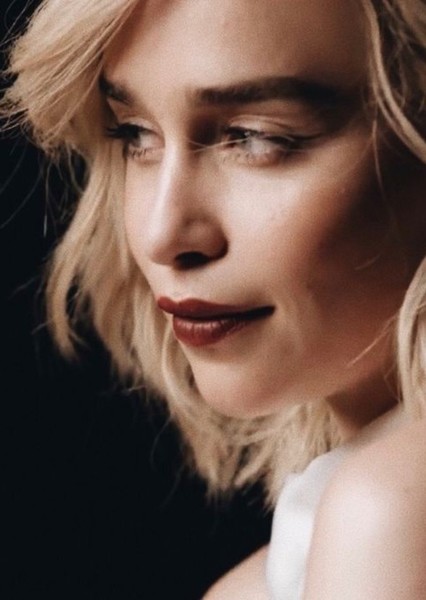 Emilia Clarke photo