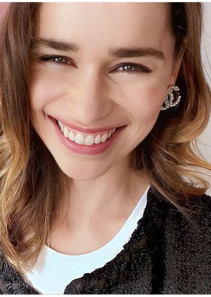 Emilia Clarke photo