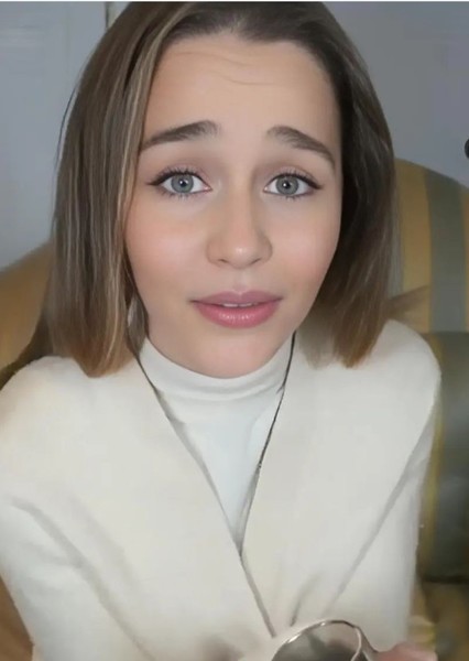 Emilia Clarke photo