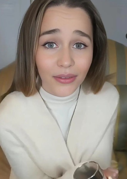 Emilia Clarke photo