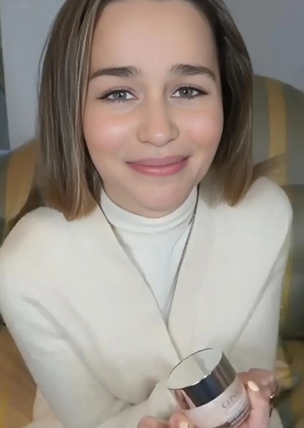 Emilia Clarke photo