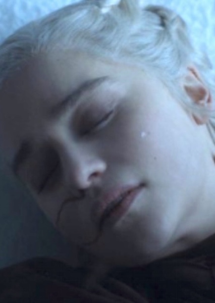 Emilia Clarke photo