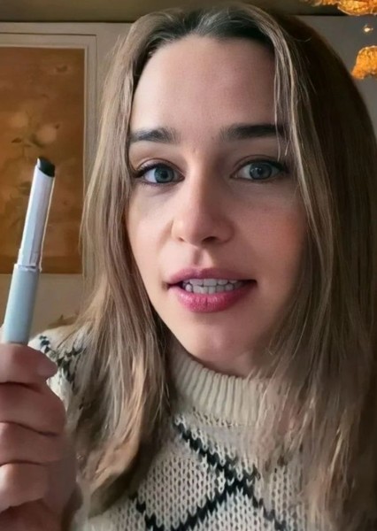 Emilia Clarke photo