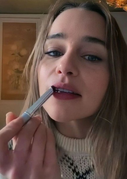 Emilia Clarke photo