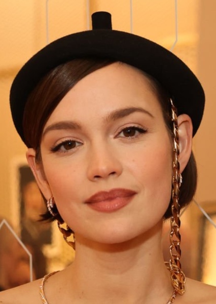 Emilia Schüle photo