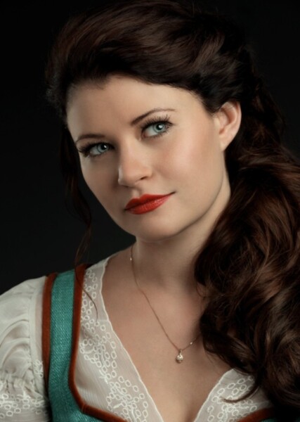 Emilie de Ravin photo