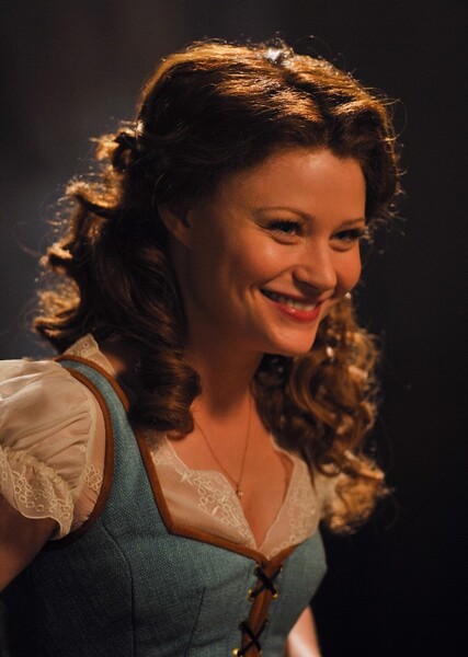 Emilie de Ravin photo