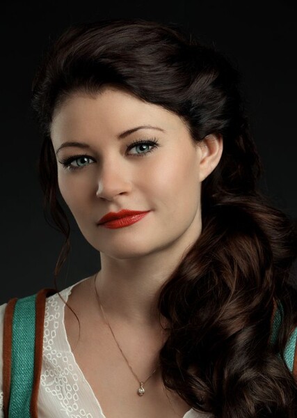 Emilie de Ravin photo