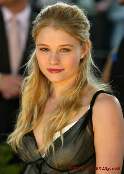 Emilie de Ravin photo