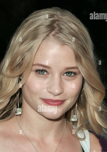 Emilie de Ravin photo