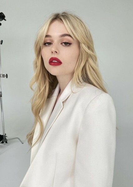 Emily Alyn Lind photo