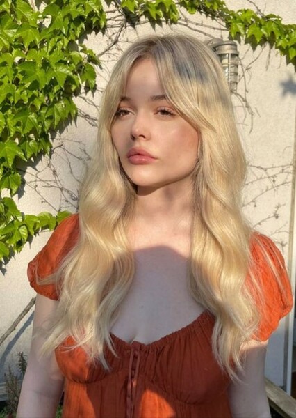 Emily Alyn Lind photo
