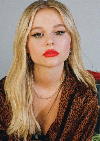 Emily Alyn Lind photo