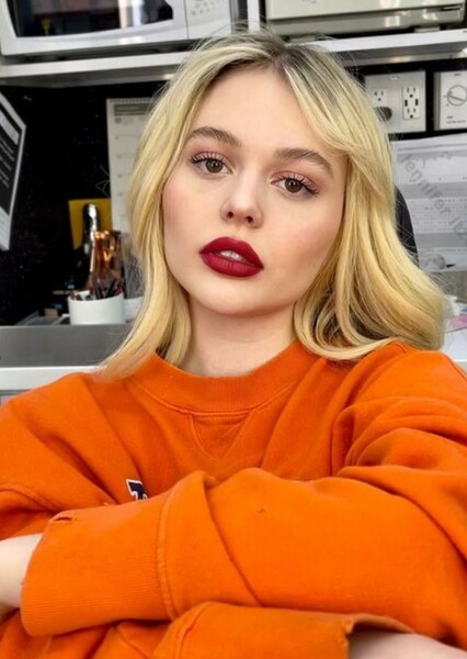 Emily Alyn Lind photo