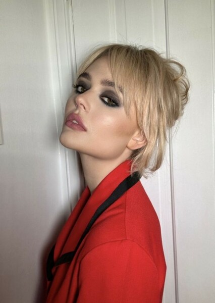 Emily Alyn Lind photo