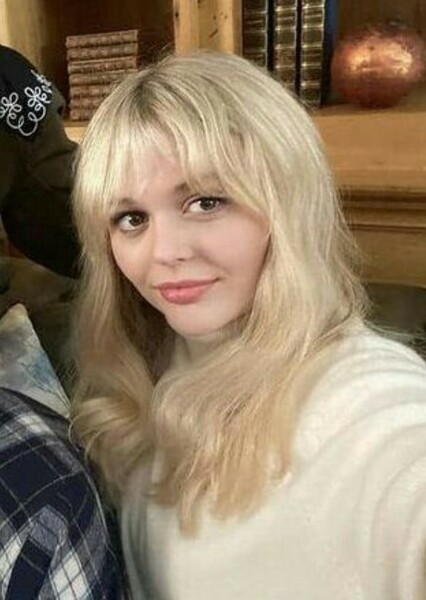 Emily Alyn Lind photo