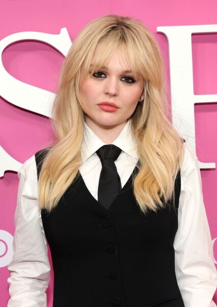 Emily Alyn Lind photo