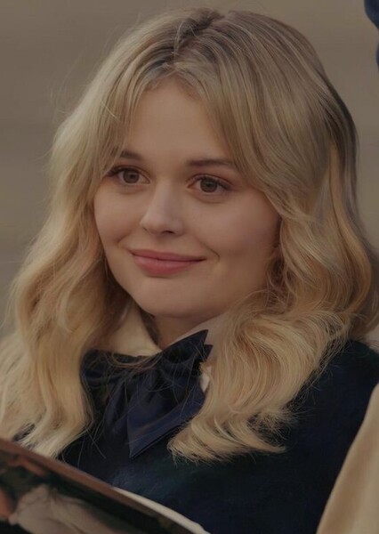 Emily Alyn Lind photo
