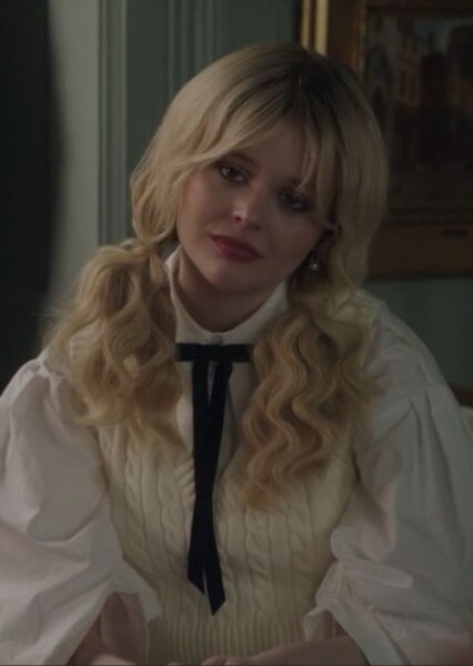 Emily Alyn Lind photo