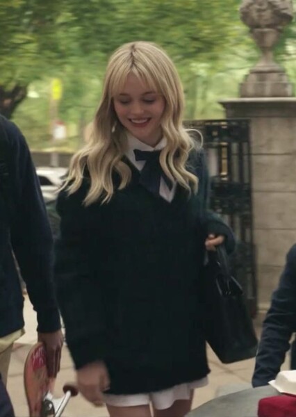 Emily Alyn Lind photo